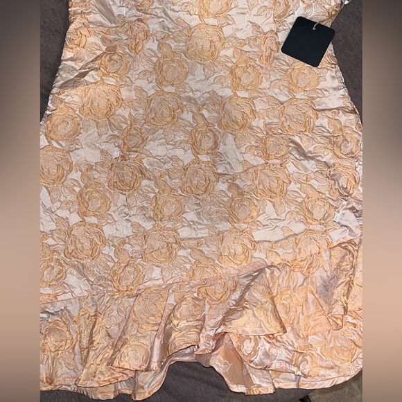 NWT FLORAL CORAL STRAPLESS DRESS SIZE MEDIUM - Picture 6 of 8